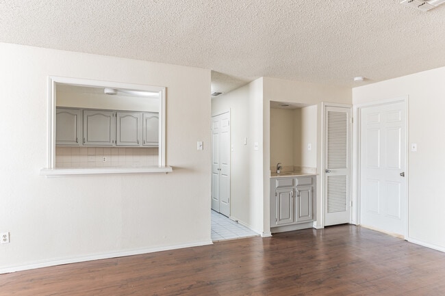 Vintage Square Apartments, McAllen, TX