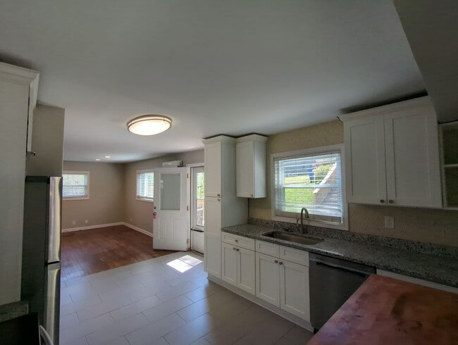 Photo - CUTE 2 Bedroom House in St Elmo