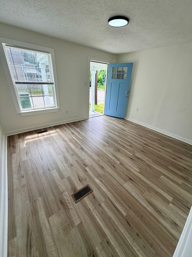 Photo - 531 Smith St