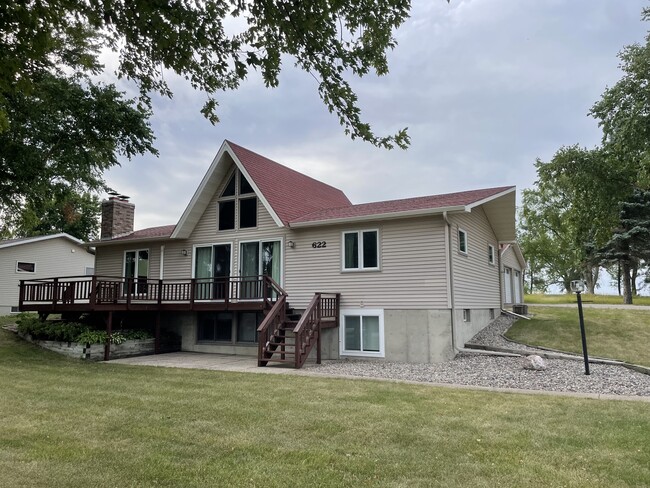 Exterior, front/street facing - 622 N Shore Dr