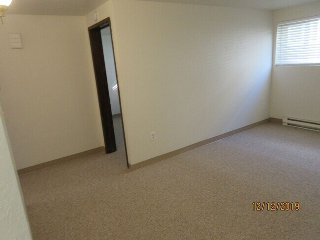Photo - (907) Bluewood Apartments - 1 Bedroom / 1 Bath Unit 952-08