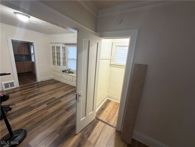 Photo - 924 Helmsdale Rd Unit 1/Down