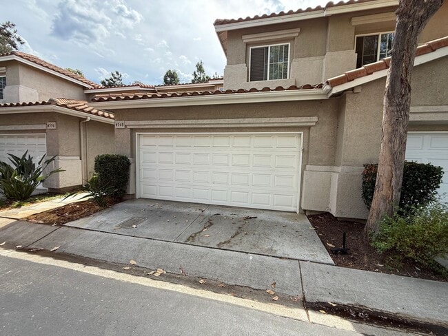 Building Photo - Cute Townhome near Camarillo High School