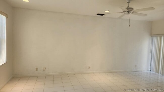 271 Live Oak Ln