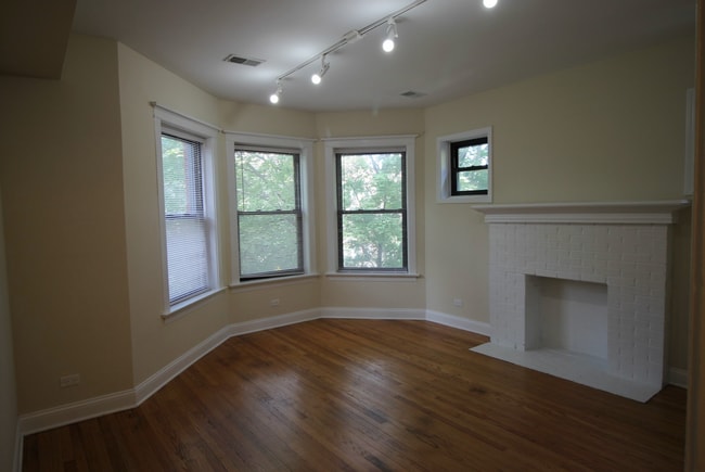 Building Photo - 1303 W Columbia Ave