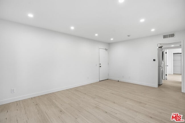 Photo - 13025 Moorpark St Unidad 208