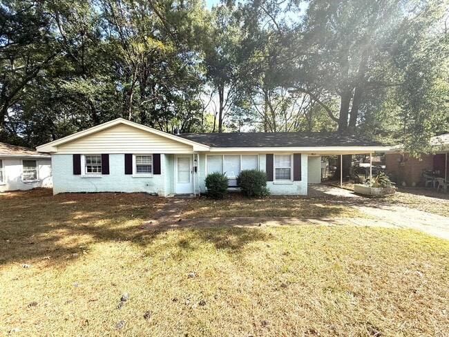 ** 3 bed 1 bath located off Zelda Road ** ... - ** 3 bed 1 bath located off Zelda Road ** ...