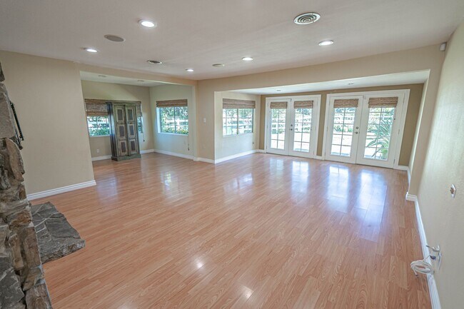 Photo - Stunning 4-Bedroom Pool Home for Rent in S...