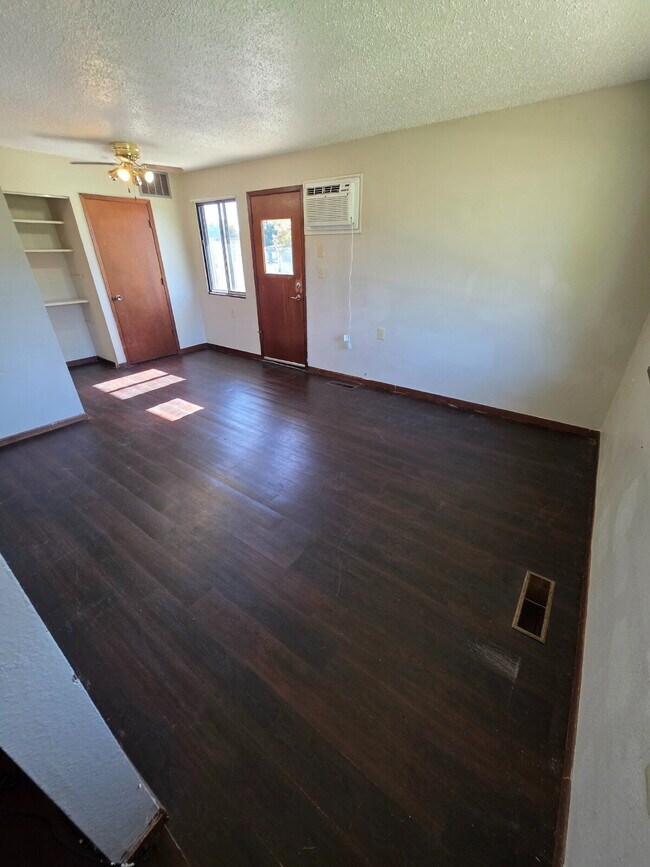 Building Photo - *WINTER MOVE-IN SPECIAL*
1 Bedroom | 1 Bat... Unit 10 C