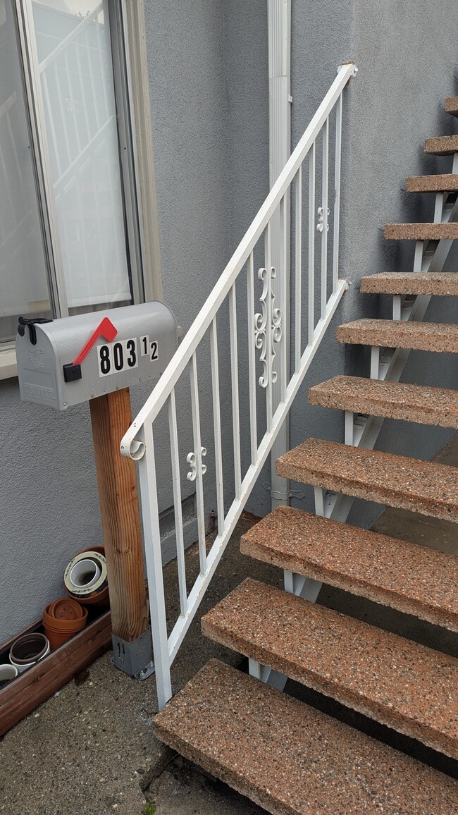 Photo - 803 1/2 Indiana Ave Unit 1