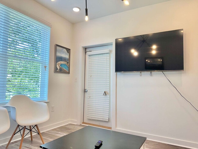 Photo - 525 Parkway Dr NE Unit ID1299396P