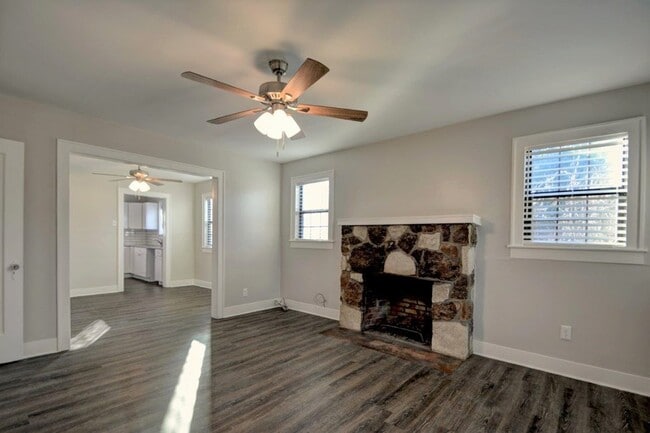 Photo - 1707-B Main St