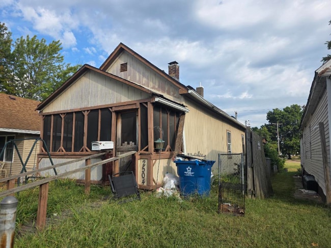 Photo - 2504A Denver St