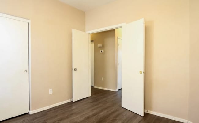 Photo - 2438 E Mobile Ln