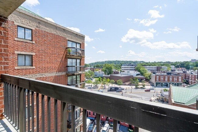 Photo - 15 N Beacon St Unidad 906