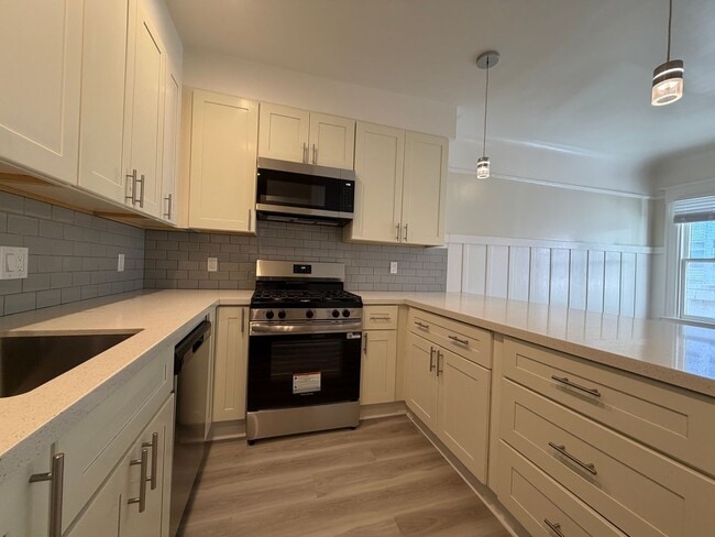 Building Photo - 571a Minna St