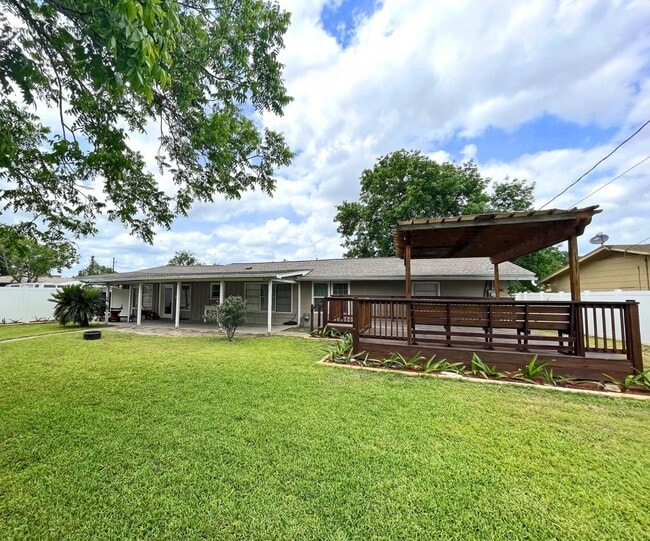 Photo - 701 Gardenia Ln