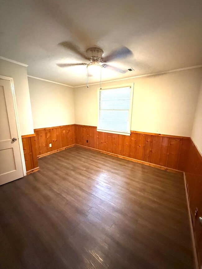 Photo - ** 3 Bed 2 Bath located off Narrow Lane rd...