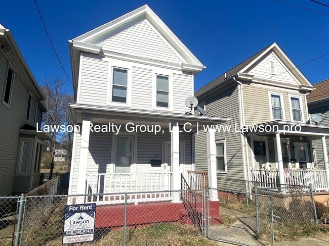 Building Photo - Newly Updated House with Fenced Yard