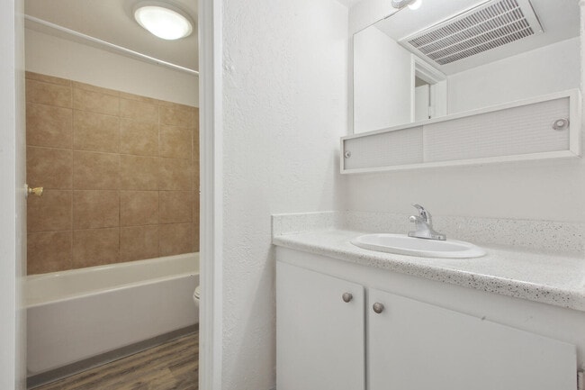 Photo - Lakeridge Terrace Apartments