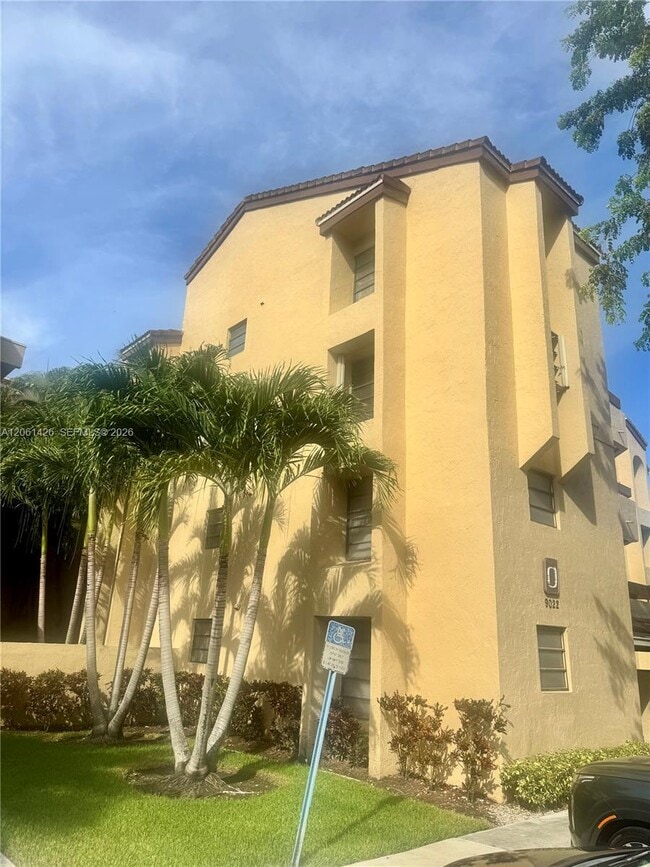 Building Photo - 9022 SW 123rd Ct Unit O-201