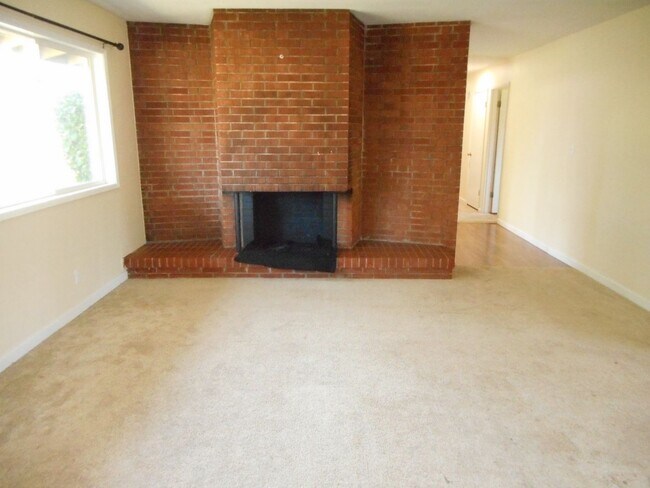 Photo - Bright and Spacious Adair Village Gem!