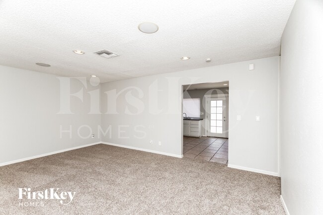 5909 San Fernando Dr