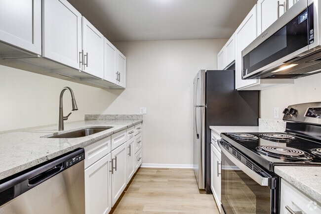 1BR, 1BA - 708SF