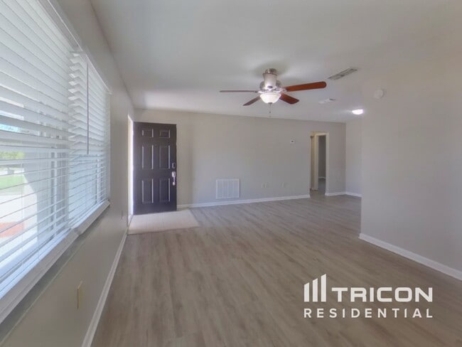 Photo - 1106 Windsor Hill Way