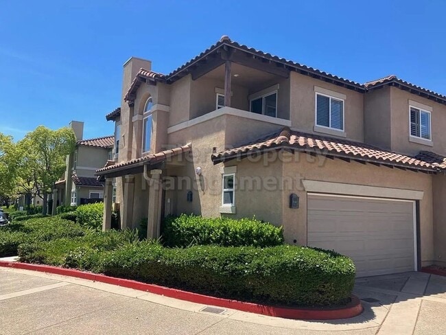Building Photo - ***Beautiful Like-New 2 bed / 2.5 bath / 1... Rental