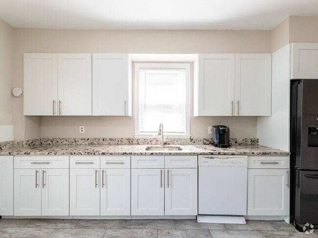 Building Photo - 15 Russell Rd Unit 1 Rental