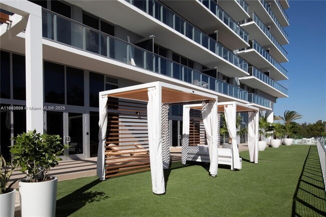 Building Photo - 16385 Biscayne Blvd Unit 1717