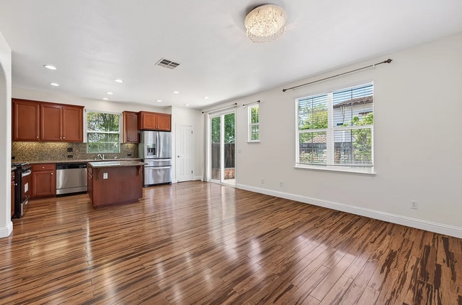 Photo - 3107 Browntail Way