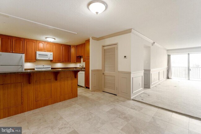 Photo - 1300 Army Navy Dr Unidad 501