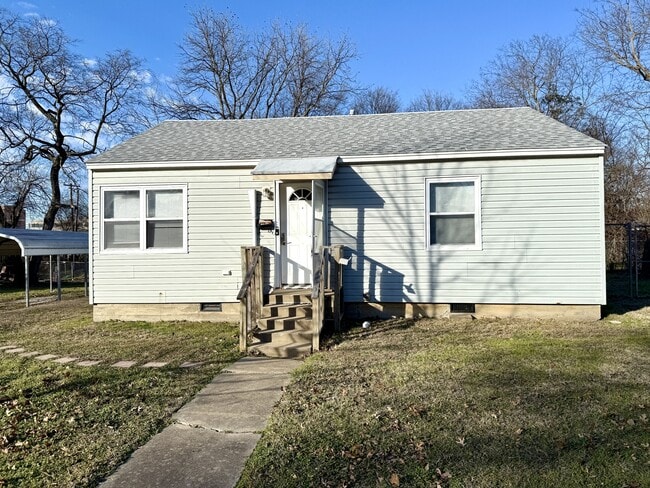 Building Photo - 709 11th Ave NW