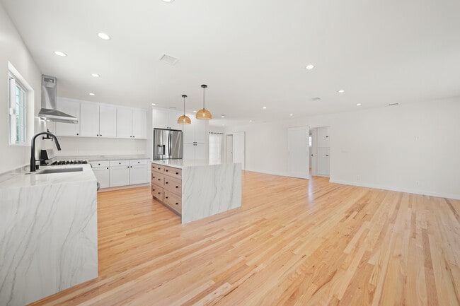 Photo - 6501 Hesperia Ave