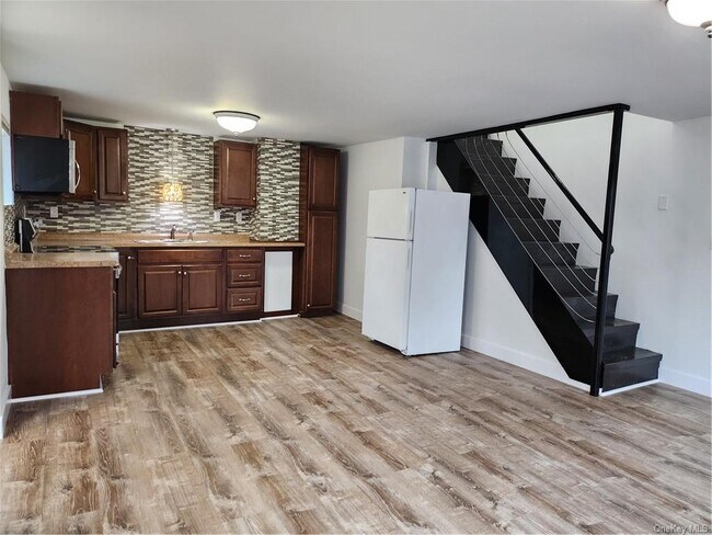 Photo - 1614 NY-9G Apartment Unit B
