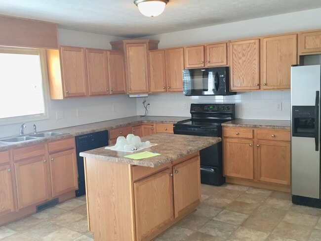 Photo - 4 Bedroom 3.5 Bath end unit- Available Aug...