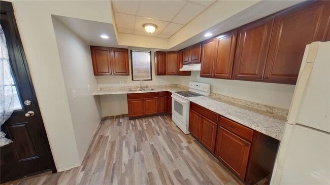 Photo - 1083 Dewey Ave
