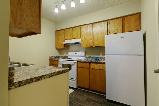 Photo - Woodland Oaks