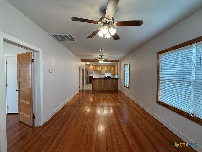 Photo - 257 E Garza St