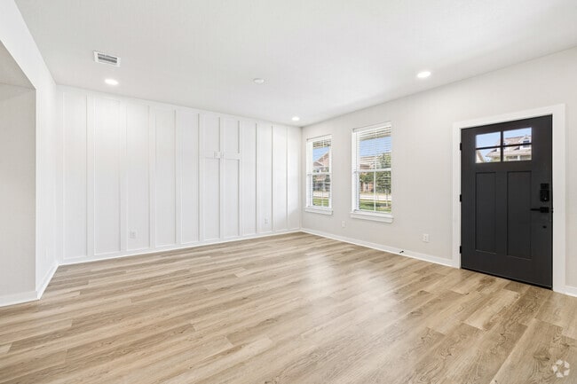 Cypress - 4 habitaciones, 4.5 baños - 1,903 pies cuadrados - Sala de estar - Charleston Mills Luxury Townhomes