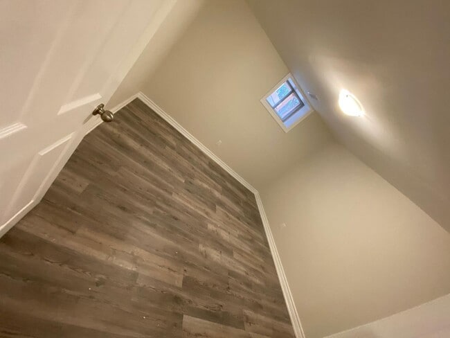 Photo - 97 Shropshire Dr