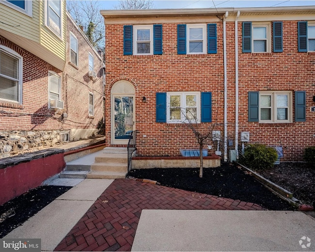 Building Photo - 712 Woodlawn Ave Rental