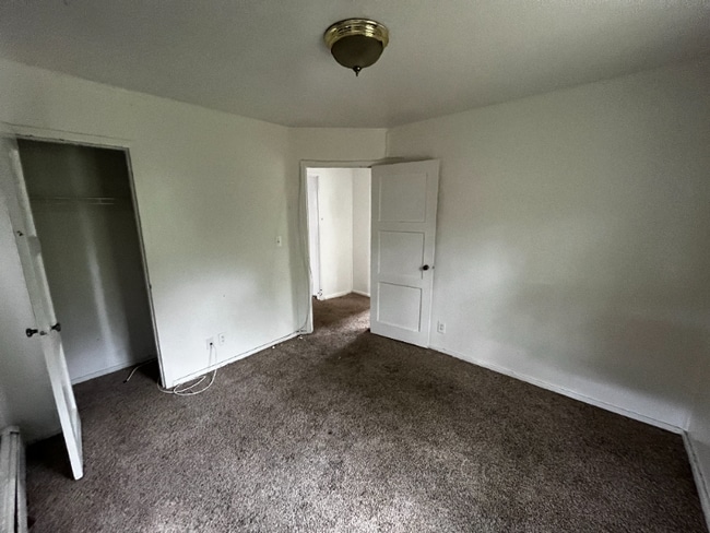 108 Northampton Rd Unit 8 B