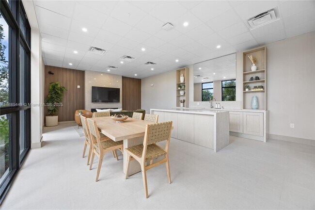 Photo - 21850 Old Dixie Hwy Unidad 001