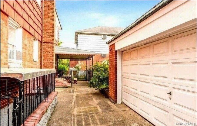 83-08 Langdale St