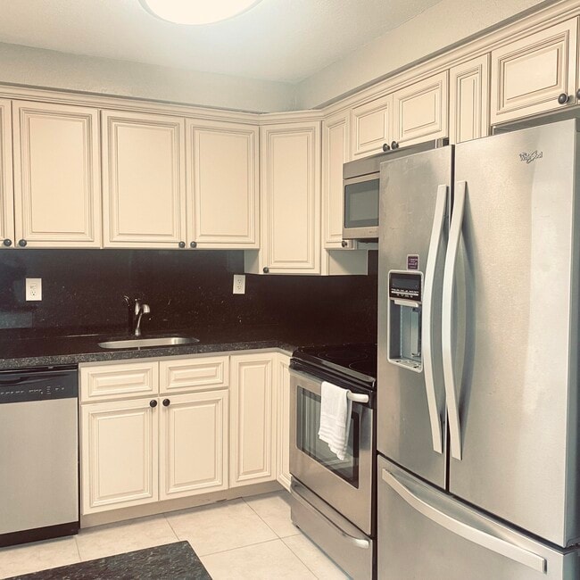 Building Photo - 177 Flanders C Unit 177