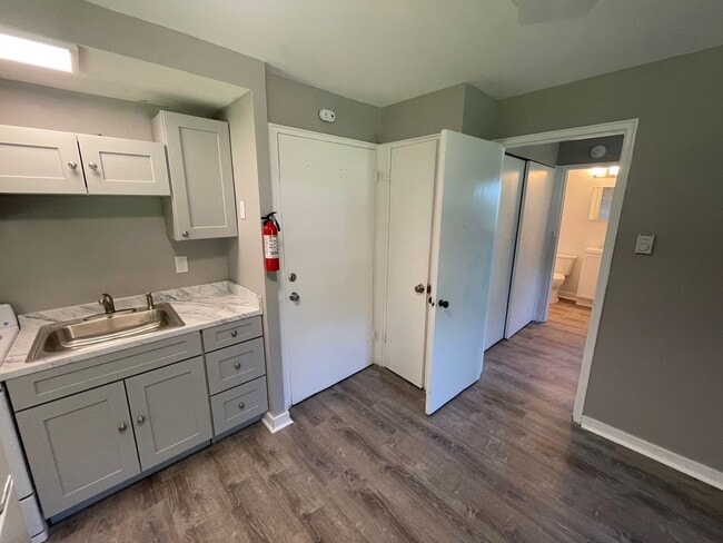 Photo - 103 Victoria Dr Unit Apt 2