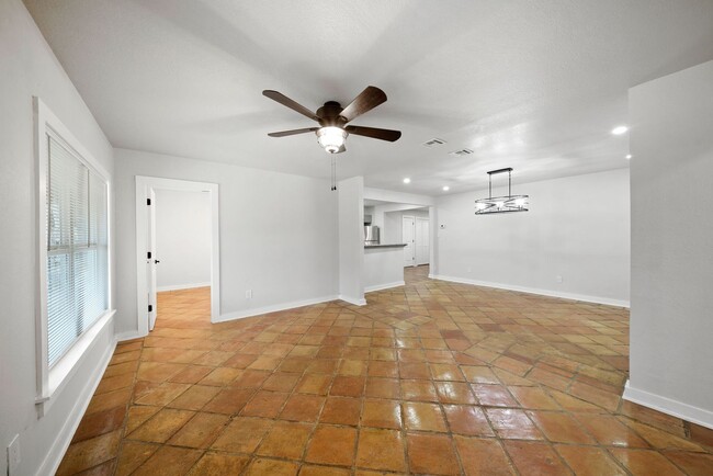 Photo - Charming Home Awaits: Spacious & Modern Living in a Prime Location